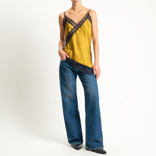 Tensione in- Top satin asimmetrico con pizzo - olio