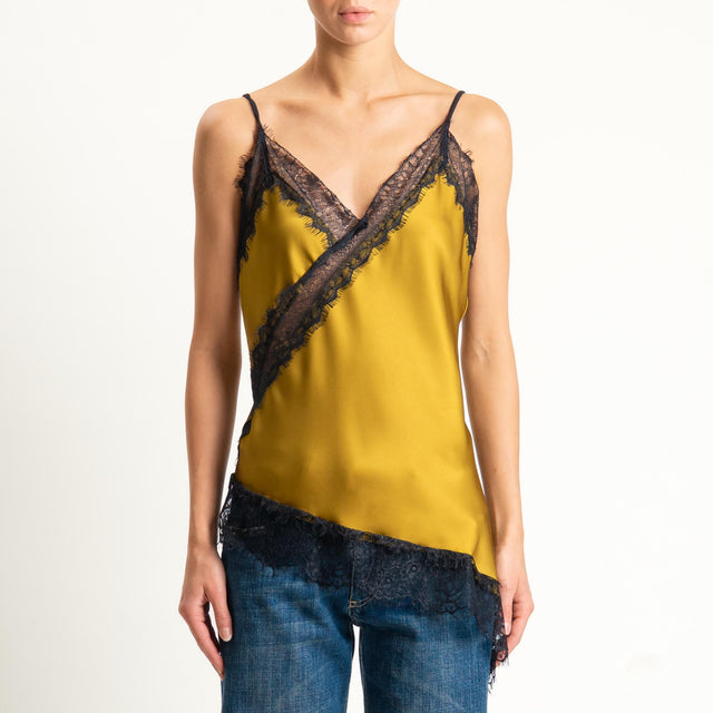 Tensione in- Top satin asimmetrico con pizzo - olio