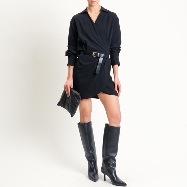 Tensione in-Abito incrociato con cintura - nero