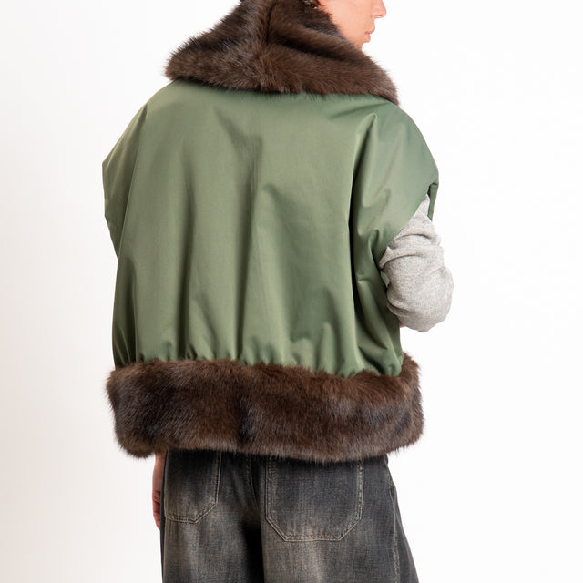 Tensione in-Gilet con ecopelliccia - militare/moro