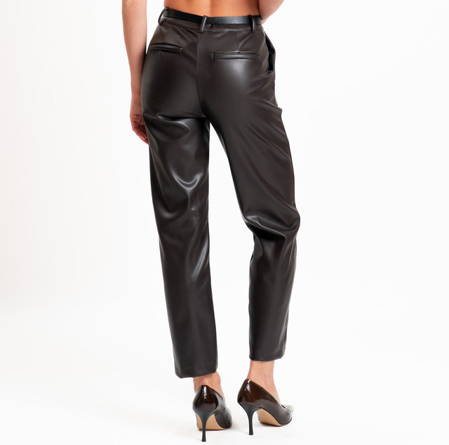 Tensione in-Pantalone similpelle con cintura - moro