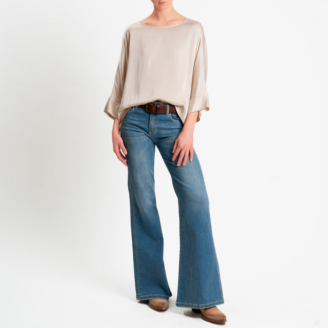 Tensione in-Blusa satin bottoni dietro - avena