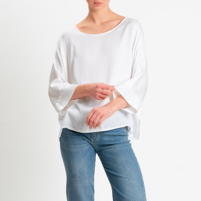 Tensione in-Blusa satin bottoni dietro - latte