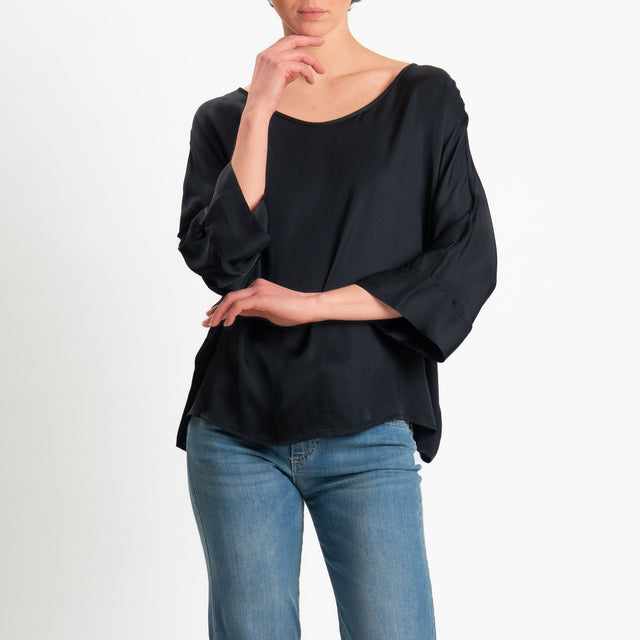 Tensione in-Blusa satin bottoni dietro - nero