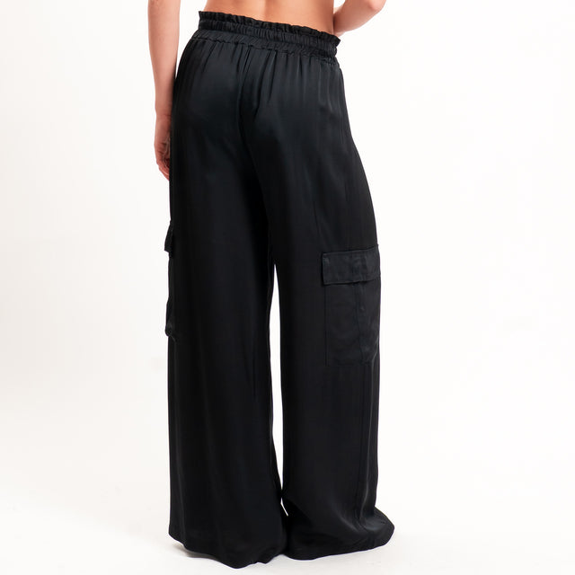 Tensione in-Pantalone cargo satin elastico in vita - nero