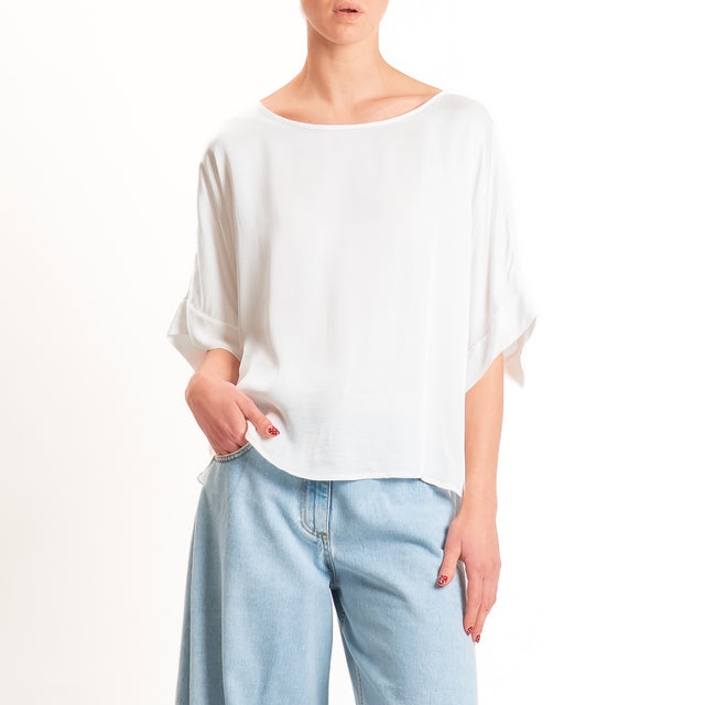 Tensione in-Blusa satin bottoni dietro - latte