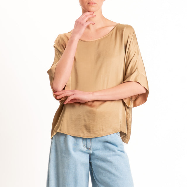 Tensione in-Blusa satin bottoni dietro - desert
