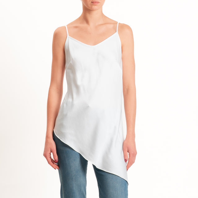 Tensione in-Top asimmetrico in satin - latte