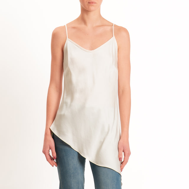 Tensione in-Top asimmetrico in satin - burro