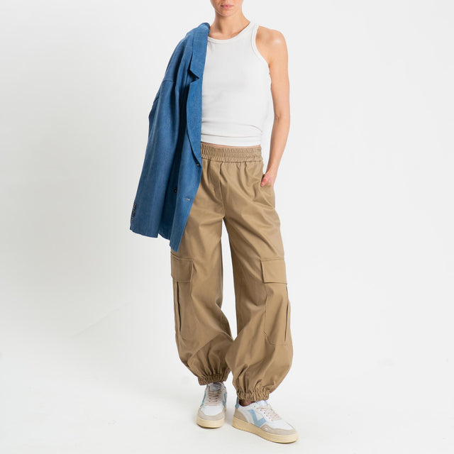 Tensione in-Pantalone cargo con elastico - sabbia
