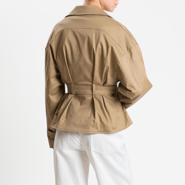 Tensione in-Trench corto con cintura con spilla removibile - sabbia