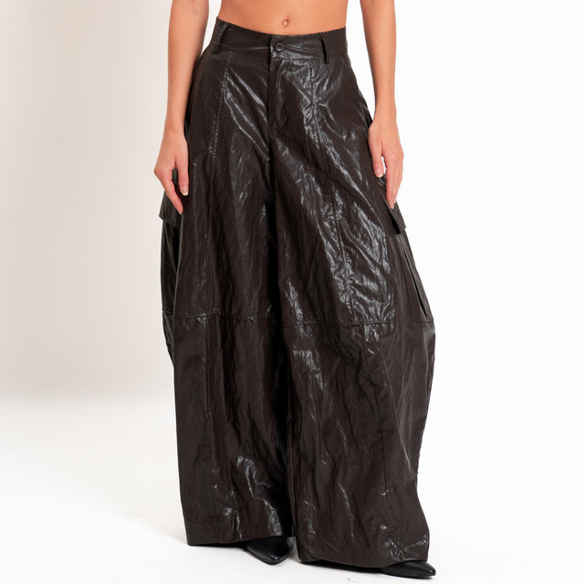 Tensione in-Pantalone cargo similpelle - moro