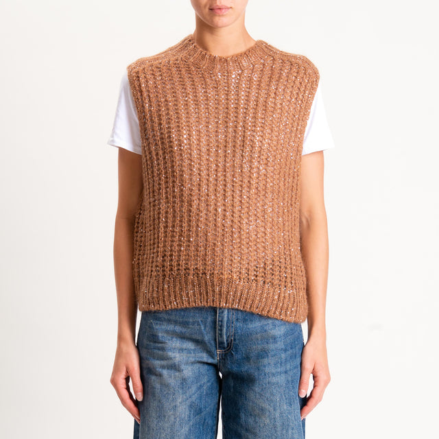 Tensione in-Maglia mohair smanicata con paillette - camel