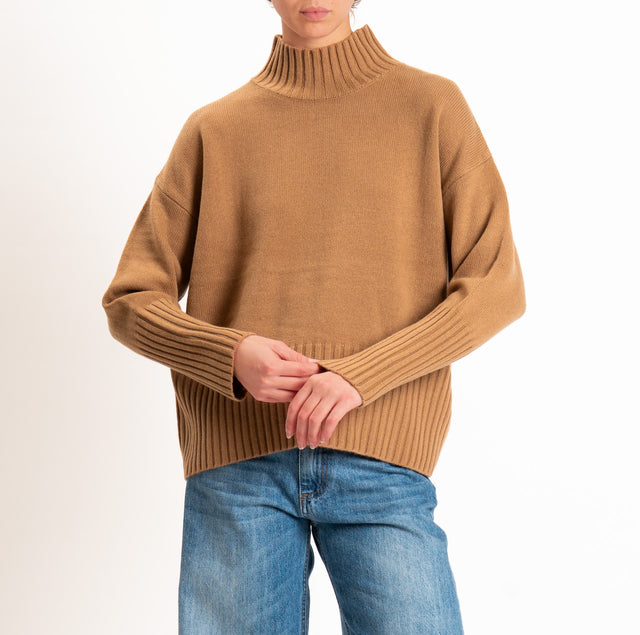 Tensione in-Maglia collo cratere 100% LANA SOFT - cammello