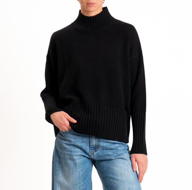 Tensione in-Maglia collo cratere 100% LANA SOFT - nero