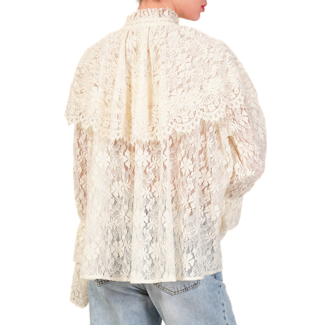 Camisa de encaje con volantes y tensión - Mantequilla