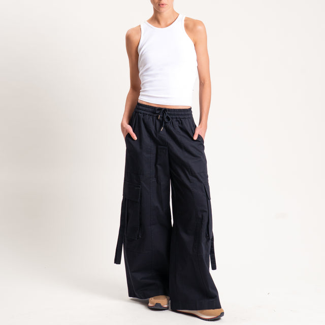 Tensione in-Pantalone cargo wide leg con coulisse - nero
