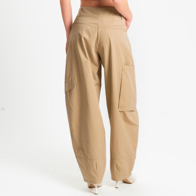 Tensione in-Pantalone cargo barrel fit - sabbia
