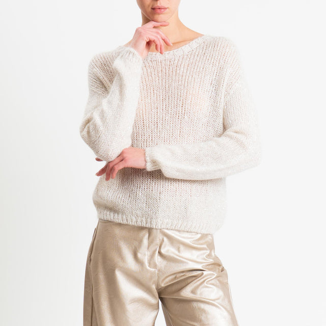 Tensione in-Maglia scollo a barca con micro paillettes - crema