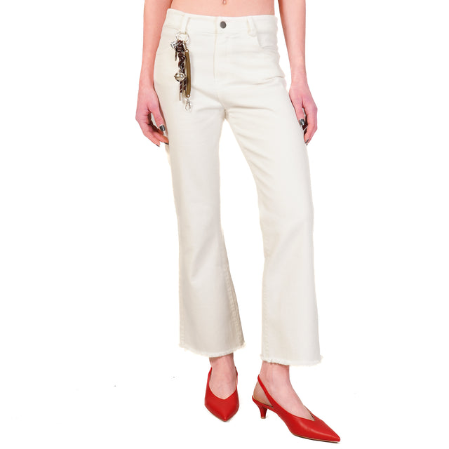 Pantalones de dril elásticos con flecos y dijes - Leche