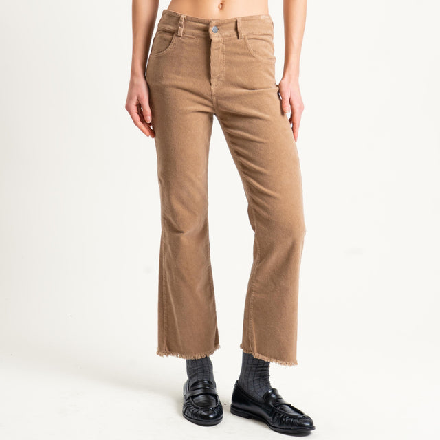 Tensione in-Pantalone velluto mille righe sfrangiato - cammello