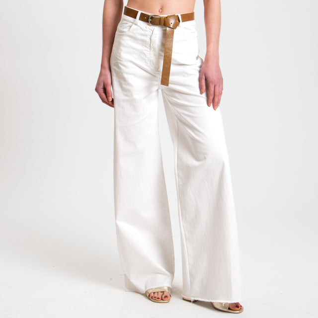 Tensione in-Pantalone sfrangiato con cintura - latte