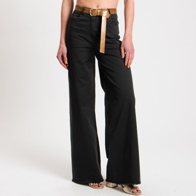 Tensione in-Pantalone sfrangiato con cintura - nero