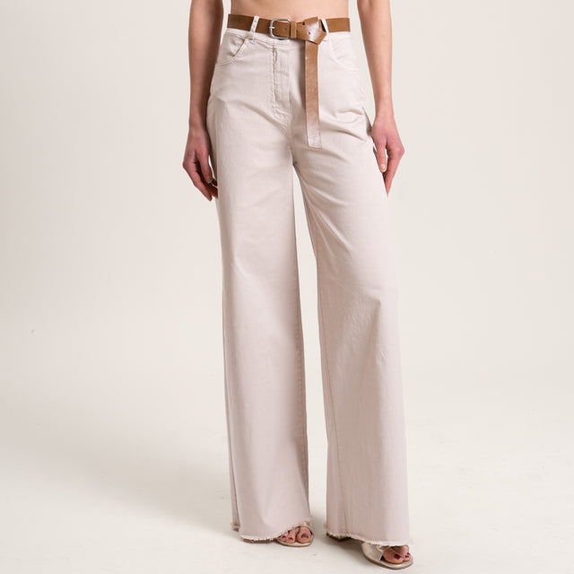 Tensione in-Pantalone sfrangiato con cintura - sabbia chiaro