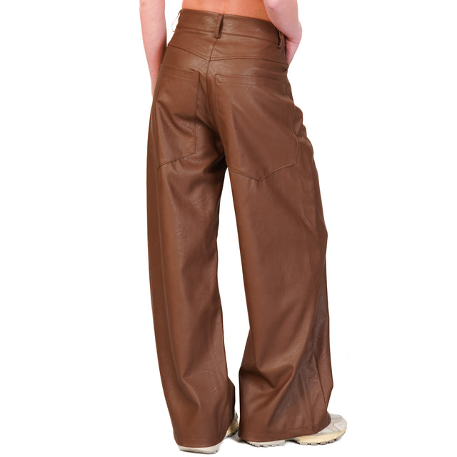 Tensione in-Pantalone GIUSI similpelle invecchiata - cioccolato