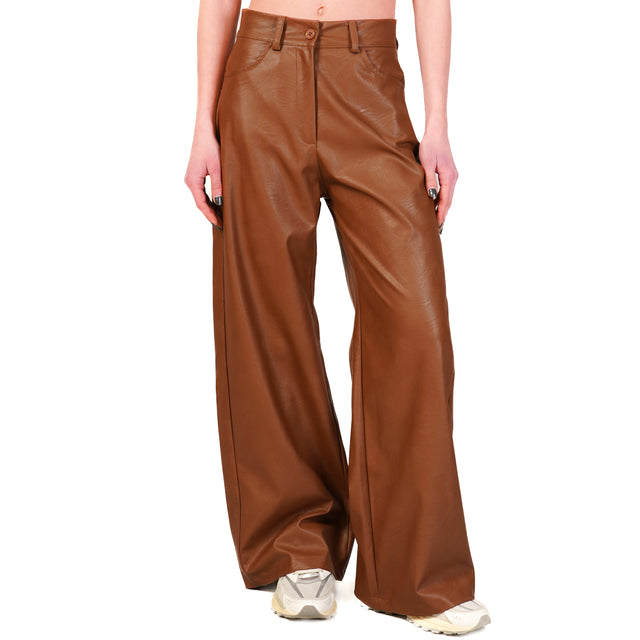 Tensione in-Pantalone GIUSI similpelle invecchiata - tabacco