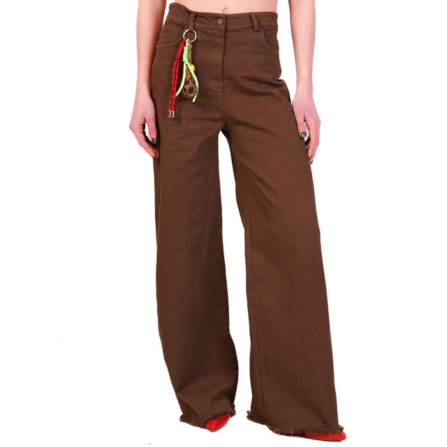 Tensione in-Pantalone palazzo sfrangiato con charms - cioccolato