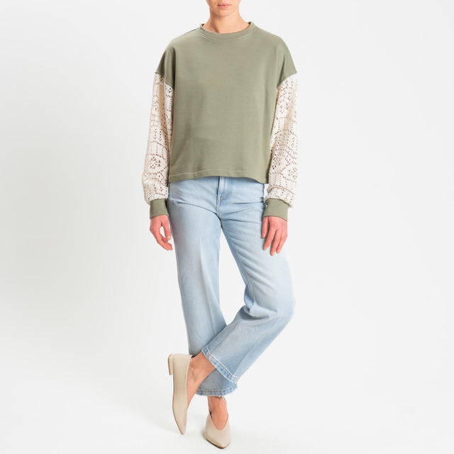 Tensione in-Felpa doppio tessuto manica in pizzo - salvia/burro