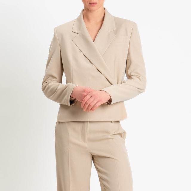 Tensione in-Giacca tessuto fluido chiusura asimmetrica - beige