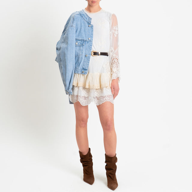 Tensione in-Abito in pizzo con balze - burro