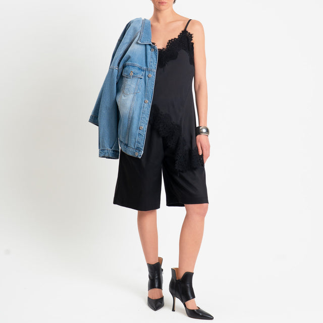 Tensione in-Bermuda in cotone elasticizzato - nero