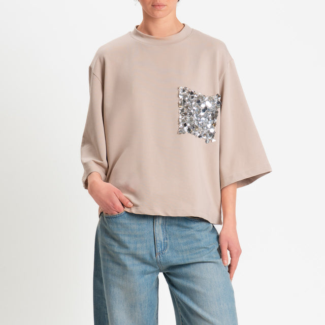 Tensione in-Felpa light con taschino maxi paillettes - sabbia