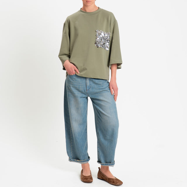 Tensione in-Felpa light con taschino maxi paillettes - salvia