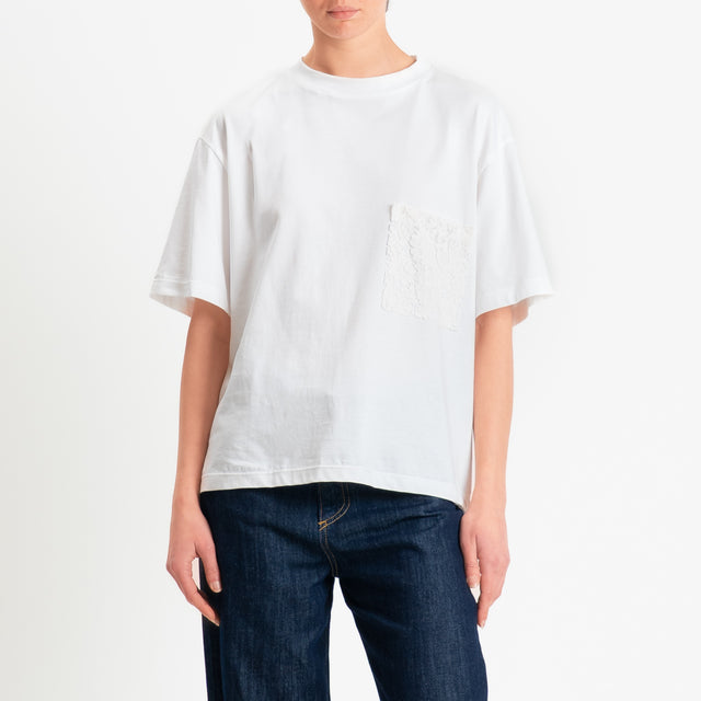 Tensione in-T-shirt con taschino in pizzo - panna/burro