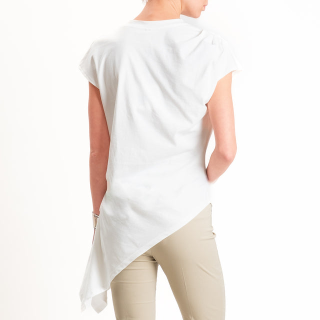 Tensione in-T-shirt asimmetrica ripresa laterale - panna