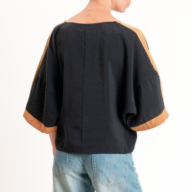 Tensione in-Blusa over bicolore - nero/camel