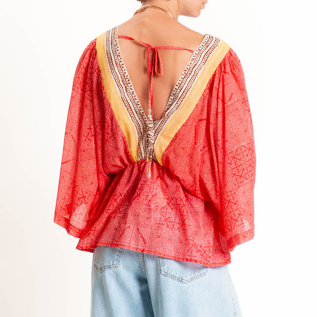 Tensione in-Blusa doppio scollo v fantasia bandana - fucsia/giallo/moro
