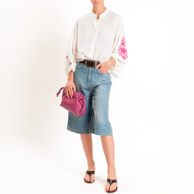 Tensione in-Camicia mussola manica palloncino con ricami - burro/fucsia