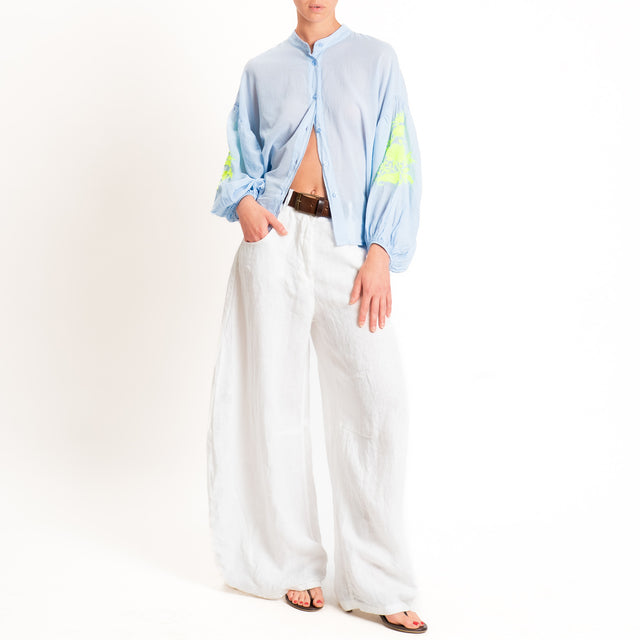 Tensione in-Camicia mussola manica palloncino con ricami - celeste/lime