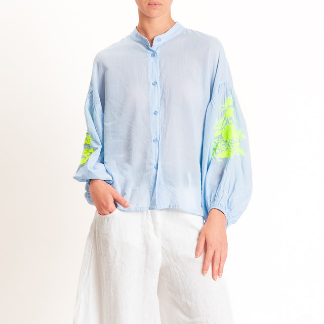 Tensione in-Camicia mussola manica palloncino con ricami - celeste/lime