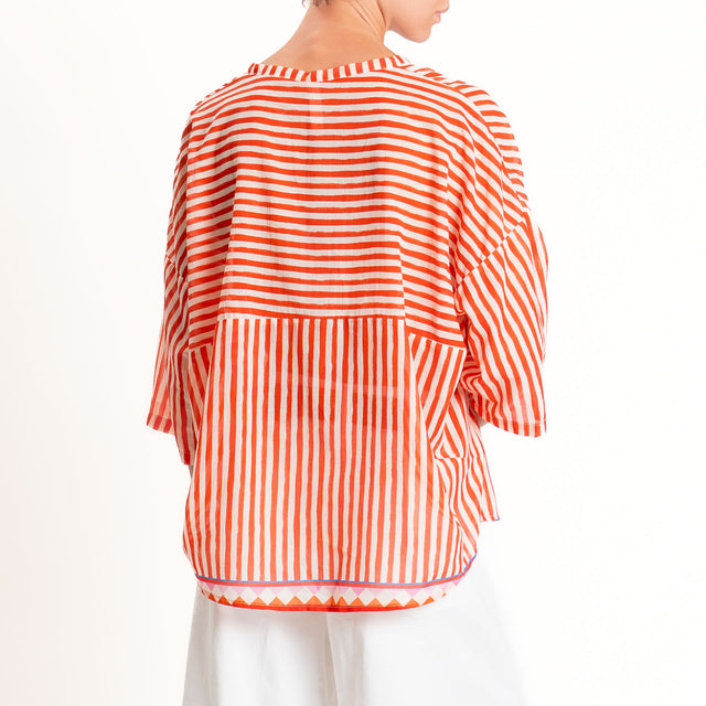 Tensione in-Camicia mussola a righe - rosso/burro