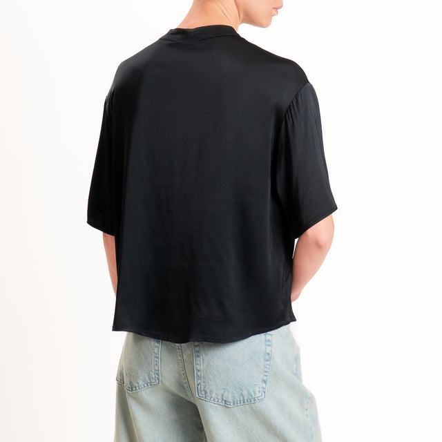 Tensione in-Blusa serafino satin elasticizzato - nero