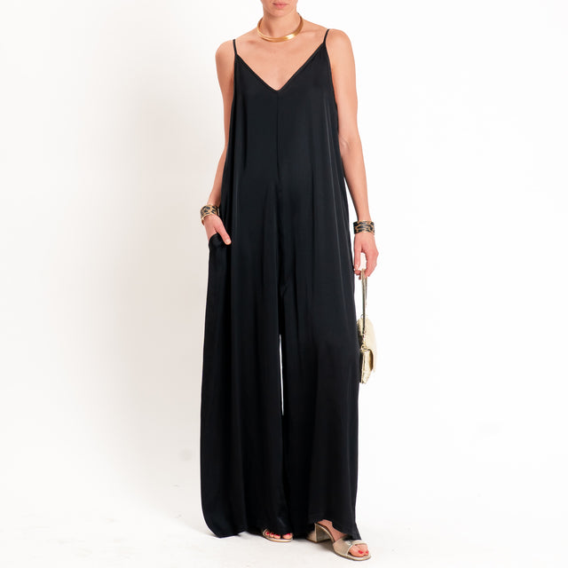 Tensione in-Tuta satin doppio scollo v con tasche - nero
