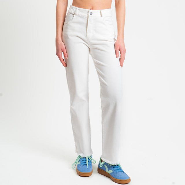 Tensione in-Pantalone sfrangiato slim straight- panna