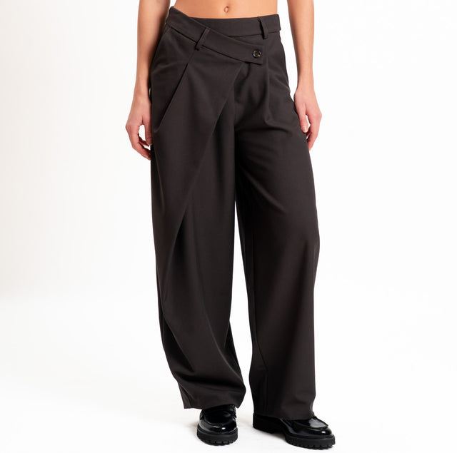 Tensione in-Pantalone misto lana chiusura asimmetrica - moro
