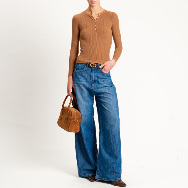Tensione in-Maglia chester a costine - camel
